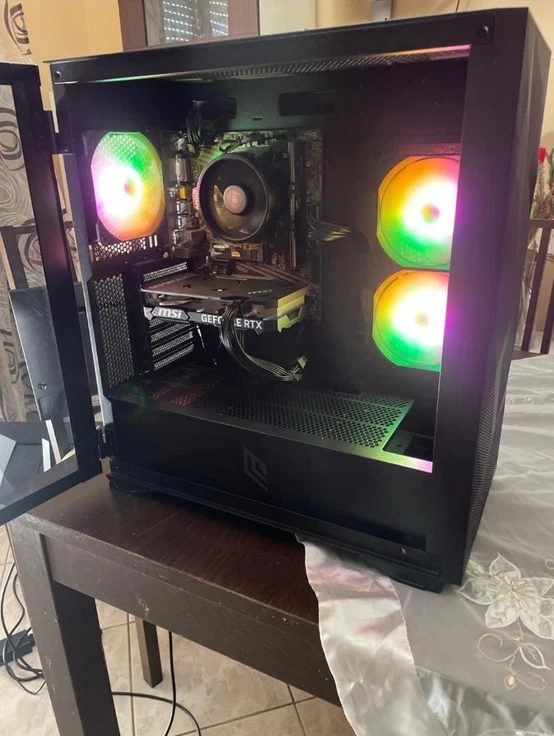 PC gaming con ventole ARGB e scheda video MSI GeForce RTX consegnato da TXXO