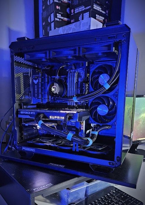 PC gaming con GeForce RTX MSI Suprim e dissipatore a liquido assemblato da TXXO